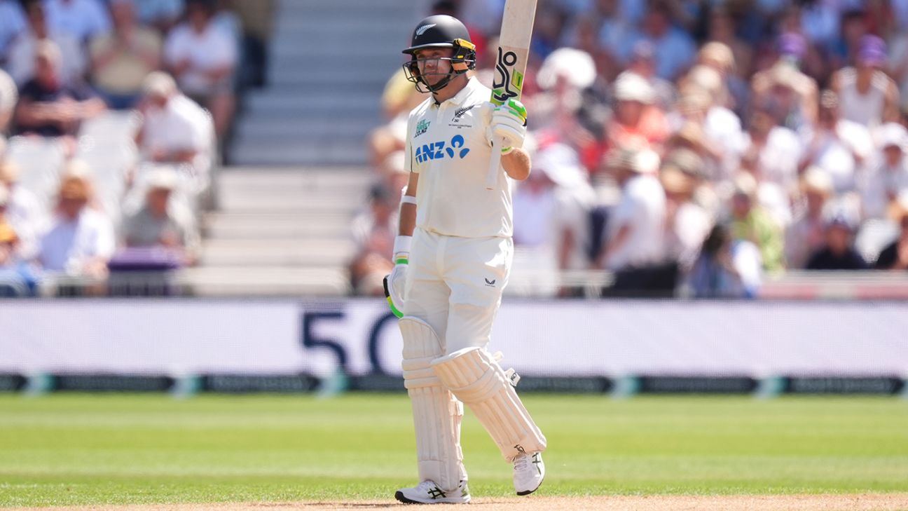 Latham, Conway put NZ on cruise control in sweltering conditions