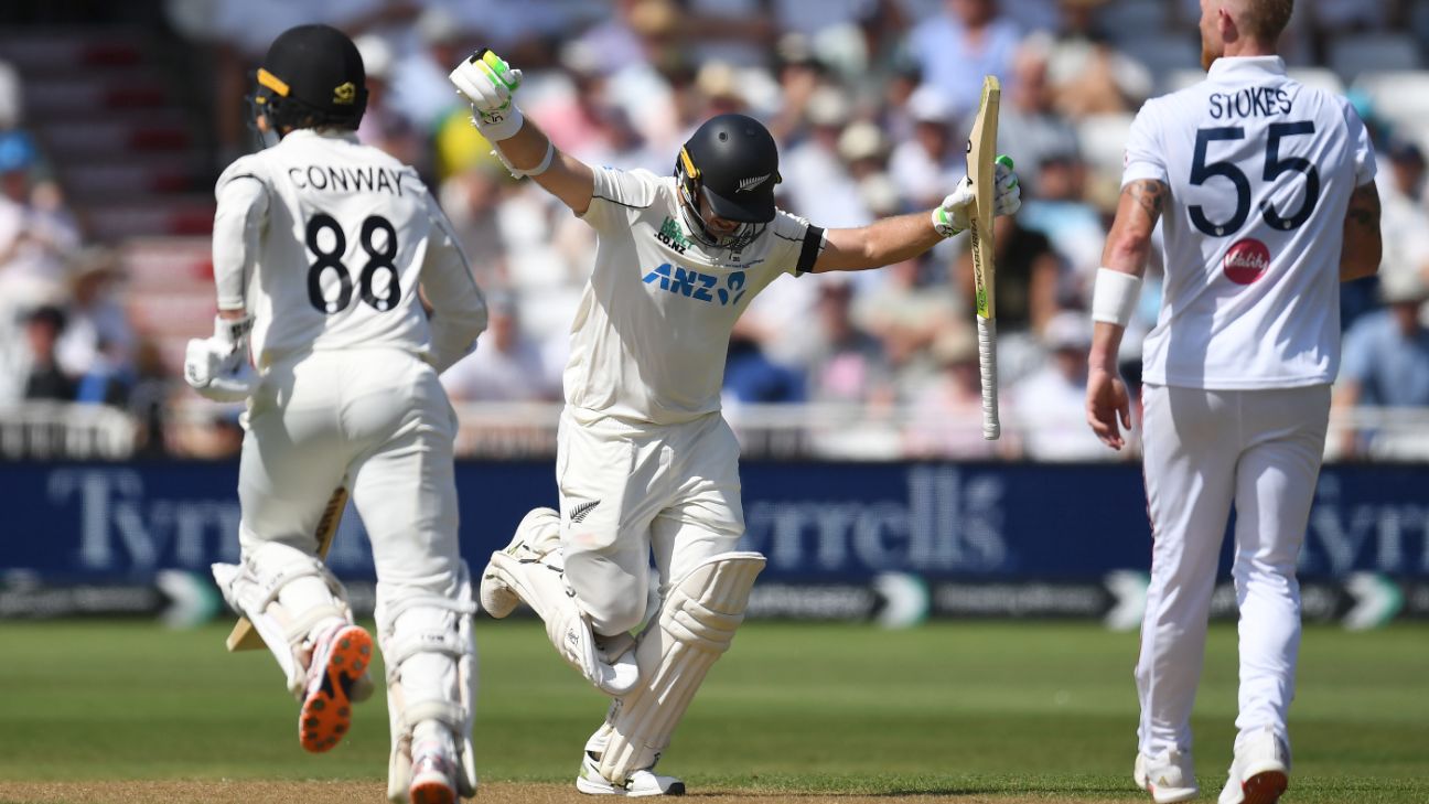Latham, Conway post unbroken double-century stand in sweltering conditions