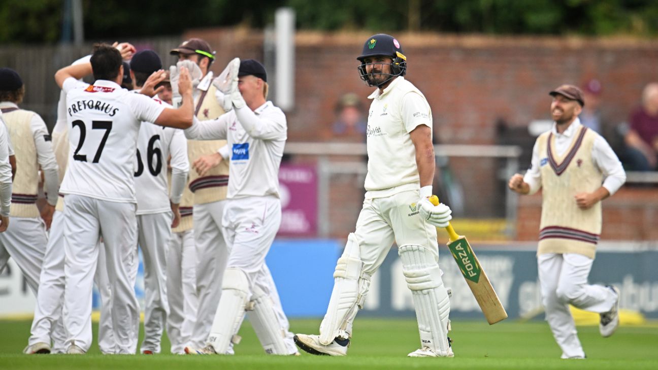 Migael Pretorius Leads Somerset Attack to Dismiss Glamorgan for 194 - News Directory 3