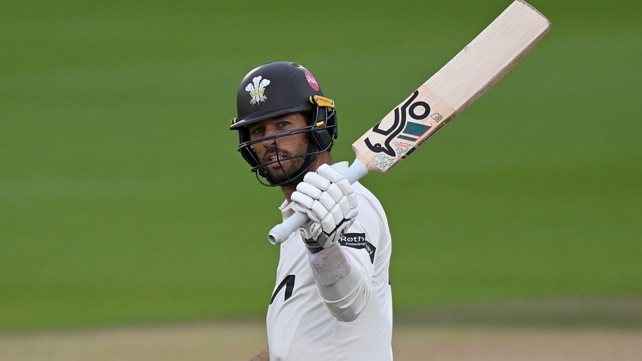 Surrey batters tread water as draw looms Surrey batters tread water as draw looms