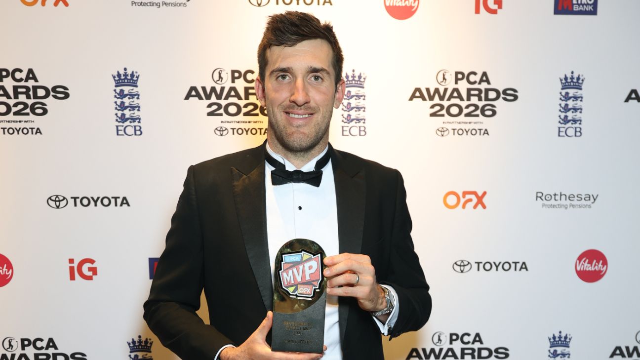 Photo : cricinfo.com Craig Overton et Sophie Luff remportent les prix PCA
