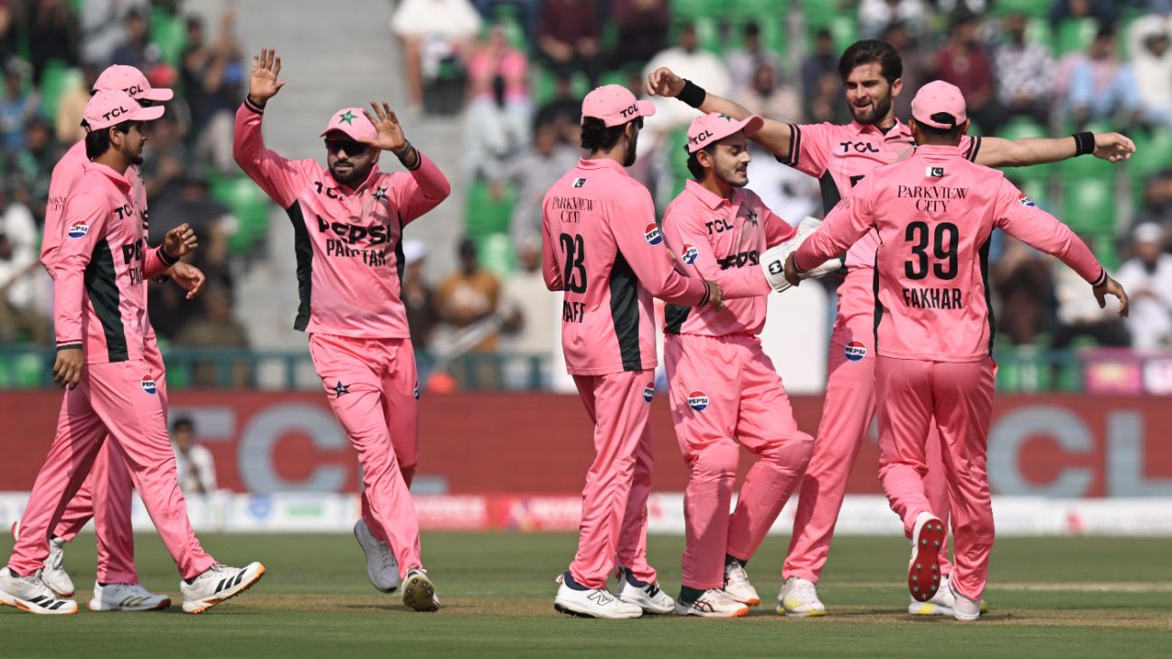 Afridi four-for hobbles England despite Duckett hundred