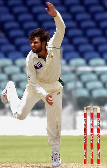 Shahid Afridi In Action With The Ball Espncricinfo