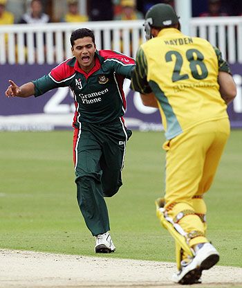 Mashrafe Mortaza Removes Matthew Hayden | ESPNcricinfo.com