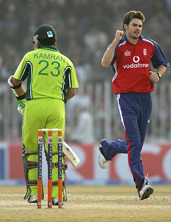 England tour of Pakistan 2005 - Photos