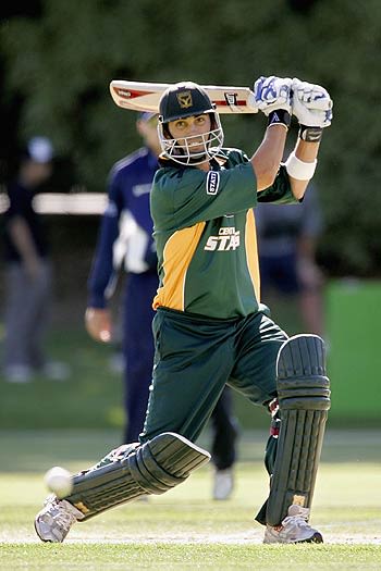 Matty Sinclair Mathew Sinclair drives during his innings of 42* for Central Districts ...