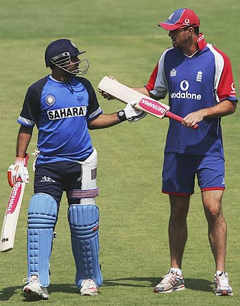 Kevin Pietersen And Virender Sehwag Talk Bats Espncricinfo Com