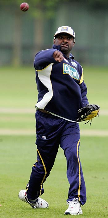 Muttiah Muralitharan Loosens Up Espncricinfo