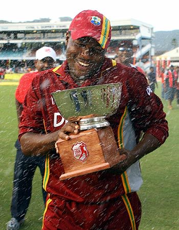 Brian Lara Is Showered In Champagne After The West Indies Series Win Espncricinfo Brian Lara Is Showered In Champagne After The West Indies Series Win Espncricinfo