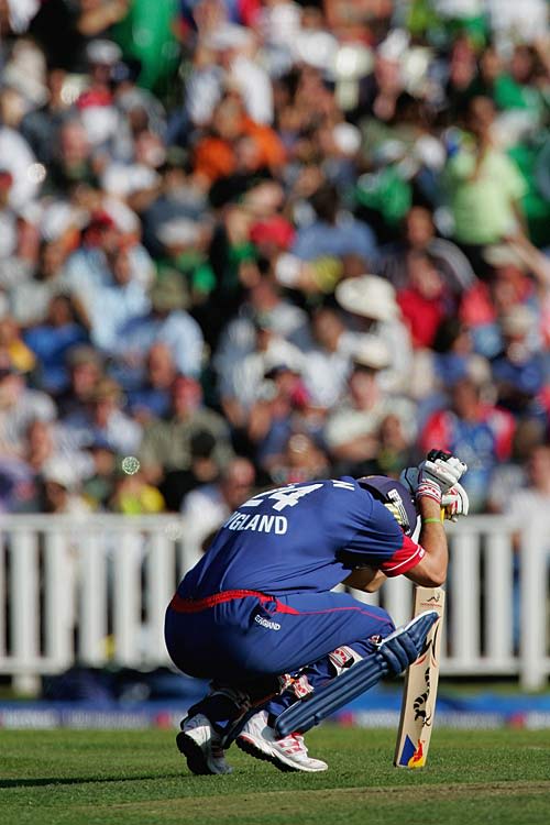 Kevin Pietersen Composes Himself After Being Hit | ESPNcricinfo.com