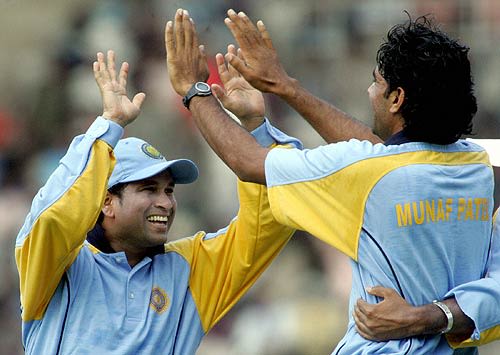 India Blue Get Their First Breakthrough Courtesy Munaf Patel s Catch india-blue-get-their-first-breakthrough-courtesy-munaf-patel-s-catch