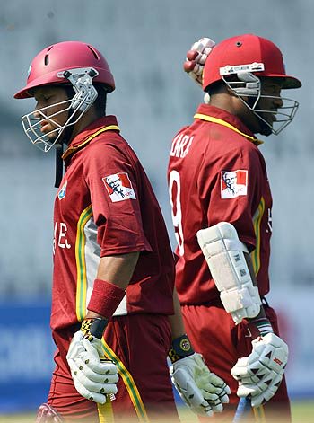 Ramnaresh Sarwan and Brian Lara cross each other as Sarwan returns to