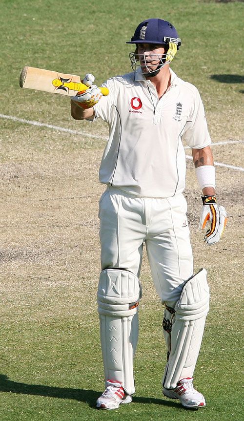 Kevin Pietersen takes the plaudits on reaching fifty | ESPNcricinfo.com