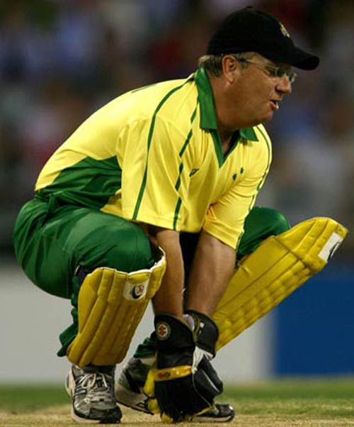 Ian Healy behind the stumps