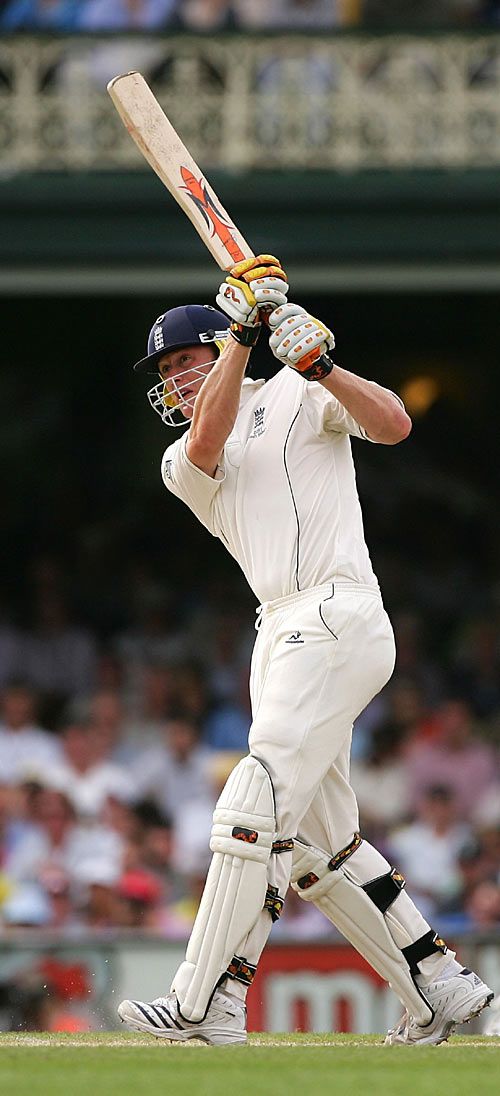 Andrew Flintoff hits over the top | ESPNcricinfo.com