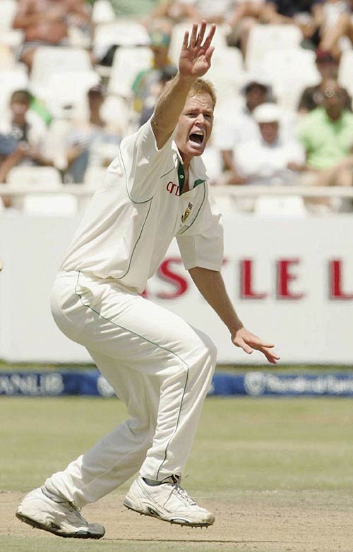 Shaun Pollock took 4 for 75