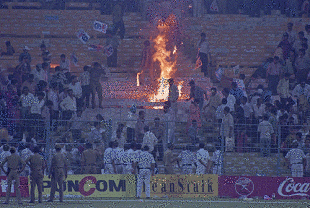 Eden Gradens were set on fire by crowd: Bizarre moments in cricket history.- SportzPoint