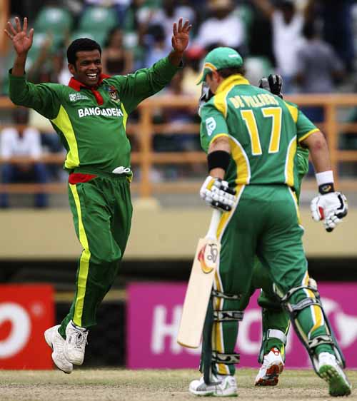 Abdur Razzak celebrates dismissing AB de Villiers | ESPNcricinfo.com