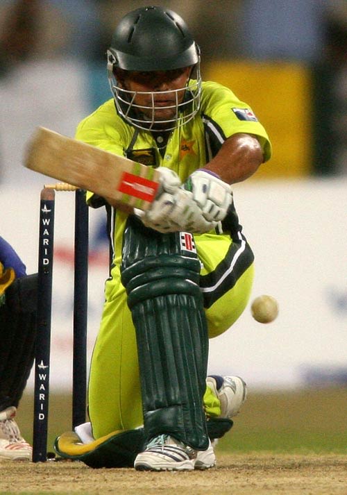 Kamran Akmal sweeps during his fifty | ESPNcricinfo.com