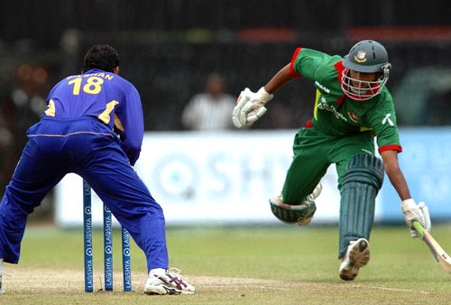Farhad Reza is caught short of the crease by Tillakaratne Dilshan