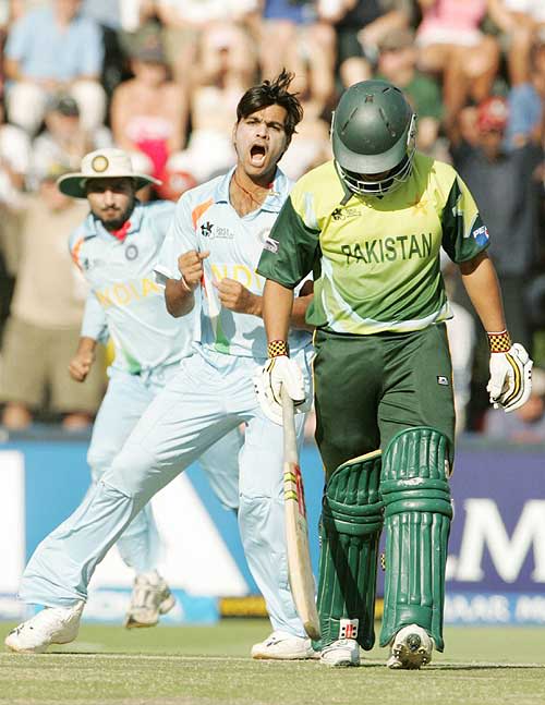 RP Singh sends Kamran Akmal on his way for a duck | ESPNcricinfo.com