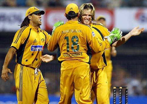 Nathan Bracken And Adam Gilchrist Celebrate The Wicket Of Yuvraj Singh Espncricinfo Com