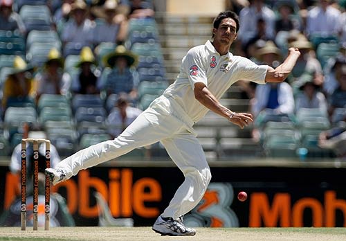 Mitchell Johnson fields off his own bowling | ESPNcricinfo.com