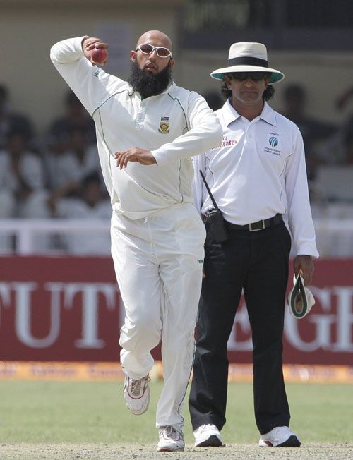 Hashim Amla prepares to turn his arm over | ESPNcricinfo.com