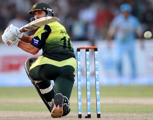 Shahid Afridi Plays The Sweep Espncricinfo