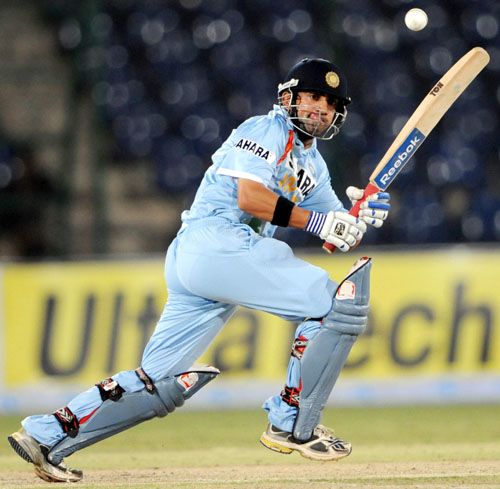 Gautam Gambhir lobs the ball to the leg side | ESPNcricinfo.com