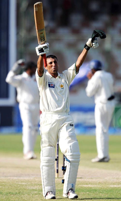 Younis Khan Celebrates His Triple-century | ESPNcricinfo.com