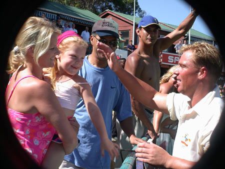 Shane Warne greets his wife Simone and daughter Brooke | ESPNcricinfo.com