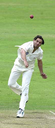 Shahid Afridi Bowling Portrait Leics 2001 Espncricinfo