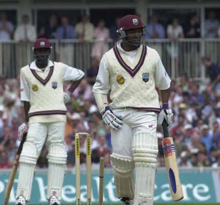 Brian Lara Trudges Off With Wicket Broken After A First Ball 0 ...